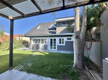 Casa · 229m² · 5 Ambientes · 3 Cocheras · Casa de Diseño Moderno en Venta en Barrio Dalvian | 3 Suites y Cava de Vinos
