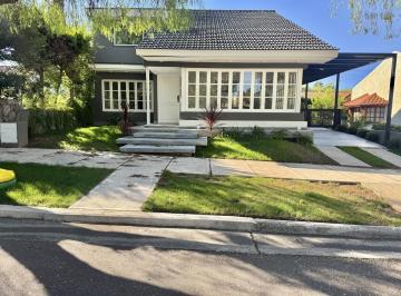 Casa · 229m² · 5 Ambientes · 3 Cocheras · Casa de Diseño Moderno en Venta en Barrio Dalvian | 3 Suites y Cava de Vinos