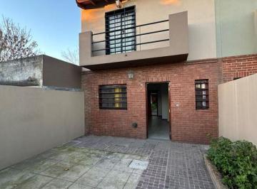 PH de 3 ambientes, La Plata · PH en Venta en Calle 143 Entre 530 y 531