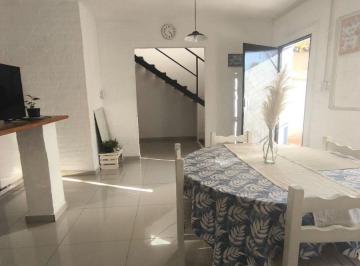 Casa de 4 ambientes, Ciudad de Santa Fe · Depto en Pje. 38,5 - 8800, 2 Dorm, 2 Baños, Cocina - Comedor