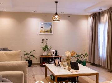 Casa · 274m² · 6 Ambientes · Venta de Casa en Salta, Tres Cerritos