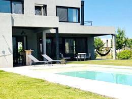 Casa · 227m² · 6 Ambientes · 3 Cocheras · Venta Casa Escobar El Naudir