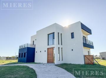 Casa · 191m² · 5 Ambientes · Casa en Venta San Sebastian Area 1