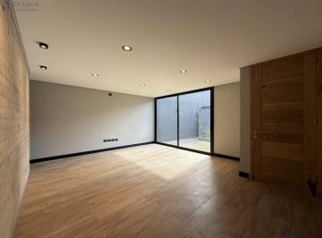 Casa · 133m² · 3 Ambientes · 1 Cochera · Semiprivado/2 Hab/2 Banos