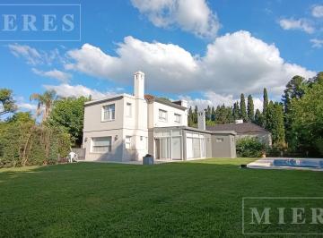 Casa · 180m² · 6 Ambientes · 4 Cocheras · Casa en Club Privado Loma Verde - Apto Crédito