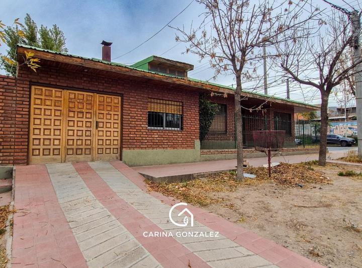 Casa · 292m² · 6 Ambientes · 2 Cocheras