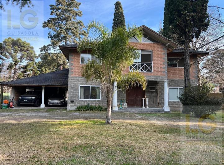 Casa · 395m² · 4 Ambientes · 2 Cocheras