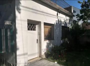 Casa de 4 ambientes, Morón · Casa en Venta en Castelar Norte! Oportunidad Para Reciclar
