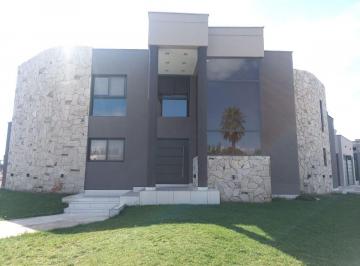 Casa de 8 ambientes, Maipú · Casa en Alquiler de 3 Dorm. C/ Cochera en Maipú