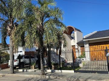 Casa · 231m² · 12 Ambientes · 2 Cocheras · Casa en Venta en Villa Carlos Paz