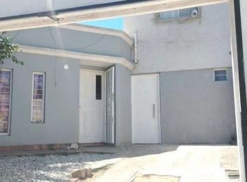 PH · 140m² · 5 Dormitorios · 1 Cochera · PH en Observatorio
