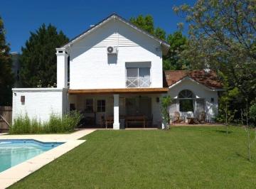 Casa de 6 ambientes, Pilar · Alquiler Anual en Mayling Amoblada 3 Dorm + Playroom + Dep de Servicio + Lavadero + Pileta
