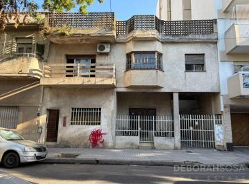 Casa · 205m² · 6 Ambientes · 1 Cochera · Casa a La Venta en Villa Luro a Refaccionar