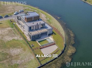 Casa · 346m² · 7 Ambientes · 2 Cocheras · Casa con 3 Suites, Sobre El Lago, en Venta en Los Puentes, Nordelta