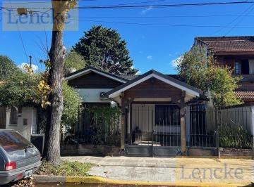 Casa · 135m² · 5 Ambientes · 1 Cochera · Olivos, en Venta, Casa Reciclada Íntegramente, 3 Dorm., Jardín con Pileta