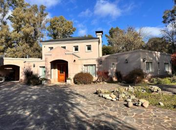 Casa · 4900m² · 7 Ambientes · Casa en Venta en Campos de Roca