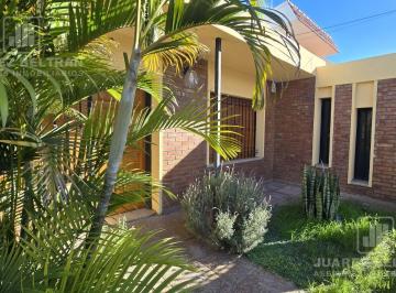 Casa · 241m² · 6 Ambientes · 2 Cocheras · Casa en Venta - 300 m² - 3 Dorm.