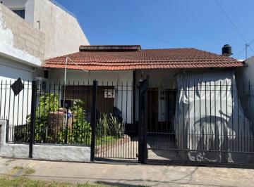 Casa de 4 ambientes, Esteban Echeverría · Venta Propiedad C/ Dpto. en Buena Zona de Luis Guillon