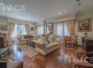 Casa · 450m² · 8 Ambientes · 5 Cocheras · Casa de 5 Dorm. Jardín Pileta y Gran Parque en Venta en B. Parque Aguirre