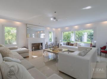 Casa · 2000m² · 8 Ambientes · 12 Cocheras · Casa en Highland Park
