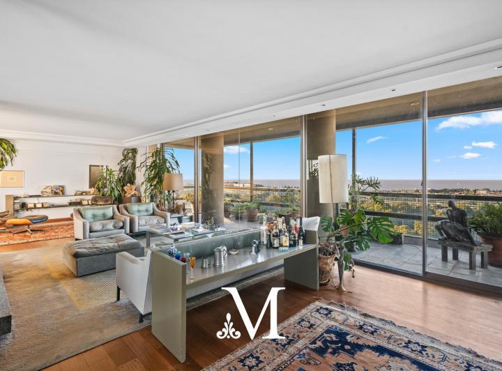 Exclusivo Piso Alto en Figueroa Alcorta Torre Vista 360 con Balcón y 2 Cocheras Seguridad 24hs