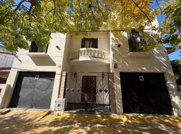 Casa · 240m² · 7 Ambientes · 2 Cocheras · Casa en Venta