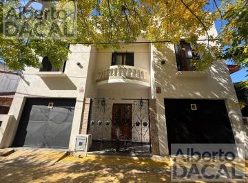 Casa · 240m² · 7 Ambientes · 2 Cocheras · Casa en Venta - La Plata