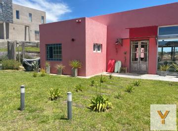 Casa · 110m² · 5 Ambientes · Casa en Venta - 4 Dorm. 3 Baños - 130 m² - Costa Esmeralda