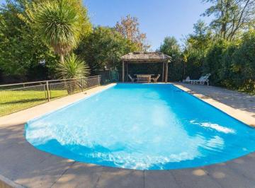 Casa · 225m² · 7 Ambientes · 3 Cocheras · Venta Casa 7 Amb Parque Pileta Financia
