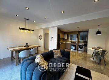Departamento · 67m² · 3 Ambientes · En Venta Tres Ambientes Al Frente con Balcon Saliente, Plaza Colon