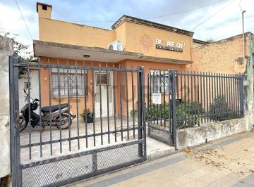 Casa · 135m² · 5 Ambientes · Casa 2 Dorm. en Zona Privilegiada - Venado Tuerto