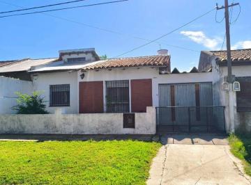 Casa de 5 ambientes, La Plata · Venta Chalet con Amplio Fondo Libre en La Plata | Gran Potencial | 78 Bis E/15 y 16 La Plata