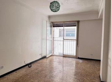 Departamento · 52m² · 2 Ambientes · 2 Ambientes Amplio y Súper Luminoso en Caballito | 52 m² | Baulera | Bajas Expensas