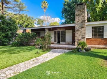 Casa · 1200m² · 6 Ambientes · 3 Cocheras · Venta | Permuta - Casa 2 Dorm. con Piscina - Funes.