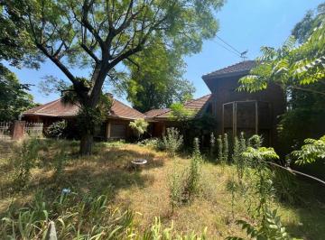 Casa de 8 ambientes, Hurlingham · Chalet 8 Amb (Hurlingham Centro - Barrio Ingles)