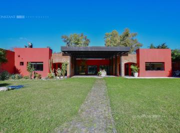 Casa · 443m² · 6 Ambientes · 2 Cocheras · Casa en Venta de 3 Dorm. en City Bell