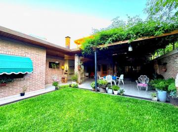 Casa · 306m² · 6 Ambientes · 3 Cocheras · Casa en Venta de 4 Dorm. en La Plata