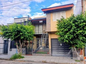 Casa · 102m² · 4 Ambientes · 1 Cochera · Venta Duplex Casa 4 Ambientes Cochera Balcon Apto Profesional - Ramos Mejia - La Matanza