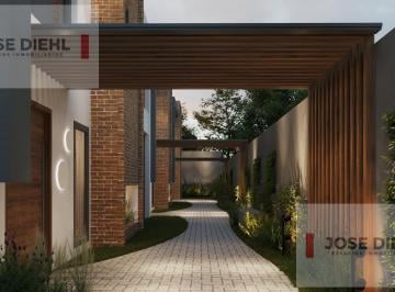 Casa · 180m² · 4 Ambientes · 2 Cocheras · Dúplex de Categoria con Dormitorio en Planta Baja en Venta