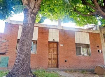 PH de 4 ambientes, General San Martín · Venta Casa en PH Al Frente, Independiente | Patio y Terraza