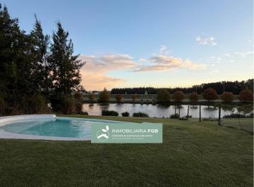 Casa · 220m² · 6 Ambientes · 2 Cocheras · Casa con Pileta a La Laguna en Alquiler en Barrio Islas | El Cantón | Pérgola | 4 Dorm. | Terr