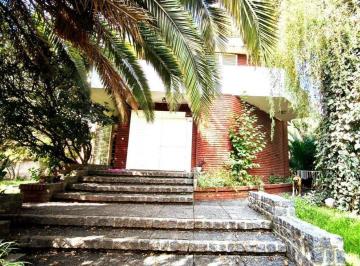 Quinta vacacional · 276m² · 4 Dormitorios · 2 Cocheras · Venta - Casa Quinta a Reciclar - Villa Luzuriaga