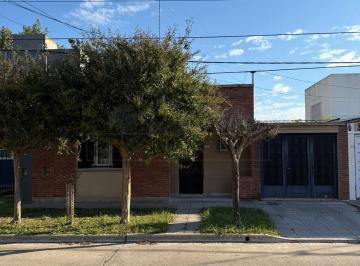 Casa · 132m² · 5 Ambientes · 1 Cochera · Casa en Lujan Apta Credito