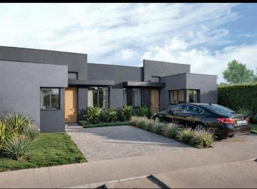 Casa · 75m² · 4 Ambientes · 1 Cochera · Venta Casa 2 Dorm. Dos Baños Maipu