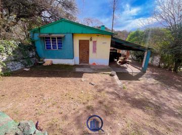 Casa · 81m² · 4 Ambientes · 1 Cochera · Se Vende Casa con Gran Lote en Unquillo