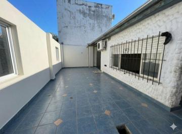 PH · 90m² · 3 Ambientes · Casa Alquiler Moron Sur 3 Ambientes