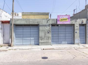 Casa · 99m² · 2 Ambientes · 2 Cocheras · Mendoza Al 5300 - Venta Casa 1 Dormitorio en Rosario