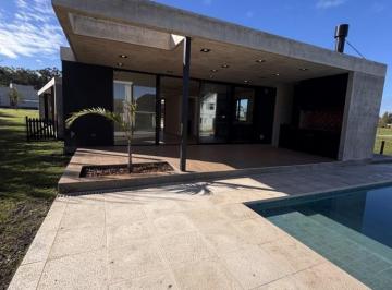Casa · 160m² · 3 Ambientes · Casa 3 Amb. - con Piscina - Barrio Privado Arenas Chico