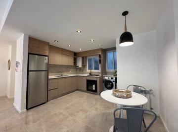 Departamento · 65m² · 3 Ambientes · Dto. Vta. 3 Amb Totalmente Reciclado y Amoblado a La Calle con Balcón - Centro - Mdp
