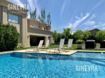 Casa · 342m² · 7 Ambientes · 2 Cocheras · Hermosa Casa en Venta y en Alquiler en Nordelta, El Golf